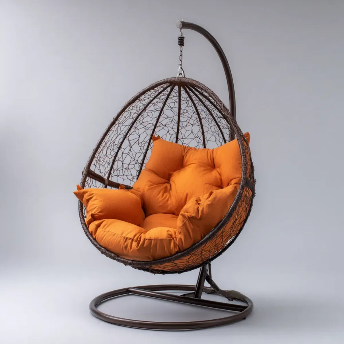 Hamak lub fotel wisz?cy, Br?zowy i pomara¨½czowy owalny ogr¨®d wisz?cy fotel z podpor? 95 x 95 x 195 cm w stali i polietylenu